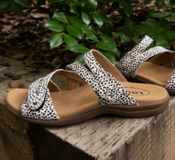 Taos Footwear USA Double U